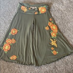 Capri length pull on float pants